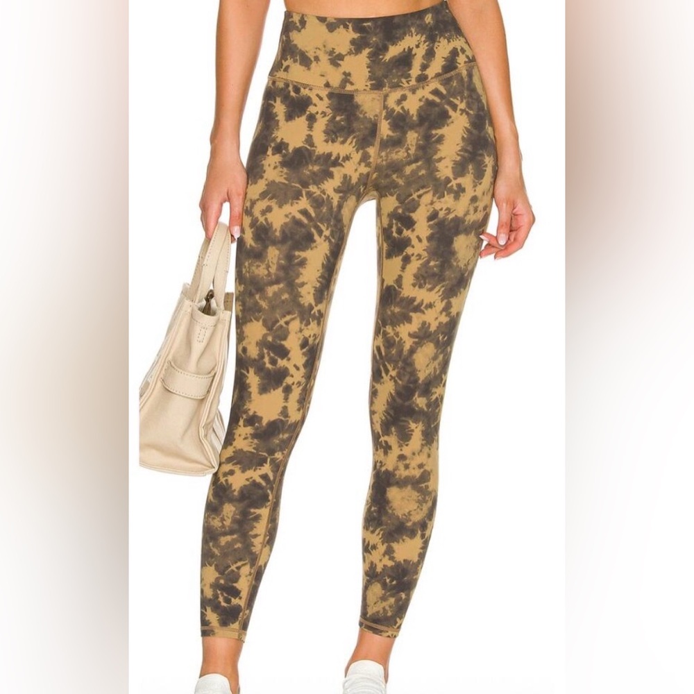 Varley. Let's Go Pocket Legging in Flaxen Tie Dye. Size Small.